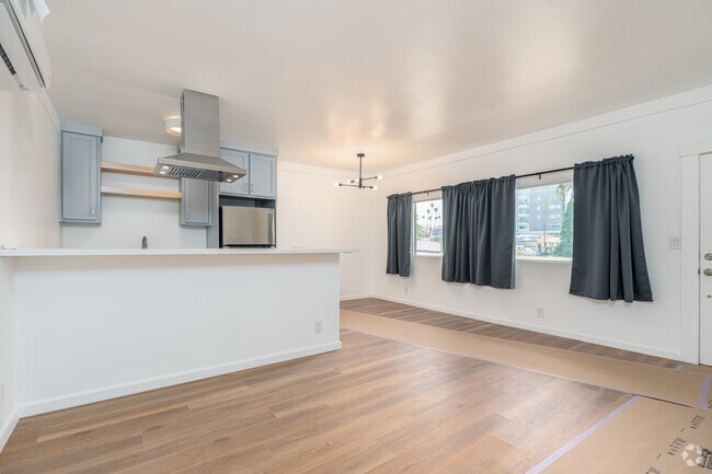 Interior Photo - 5819 Carlton Way