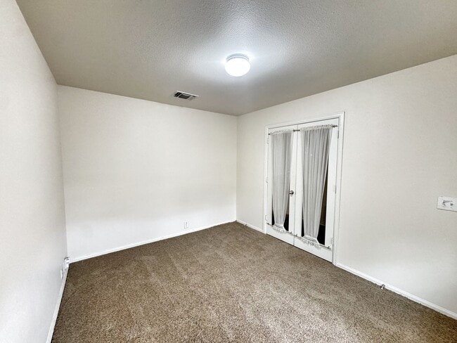 Building Photo - 5-Bedroom Cul-de-Sac Home Minutes from Lackland AFB