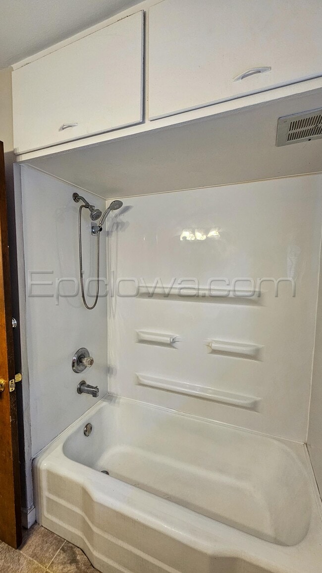 Building Photo - 1130 Longview Dr