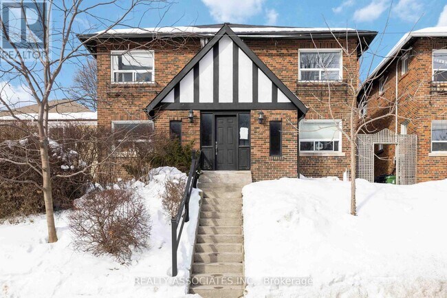 Photo du bâtiment - 162 Millwood Rd