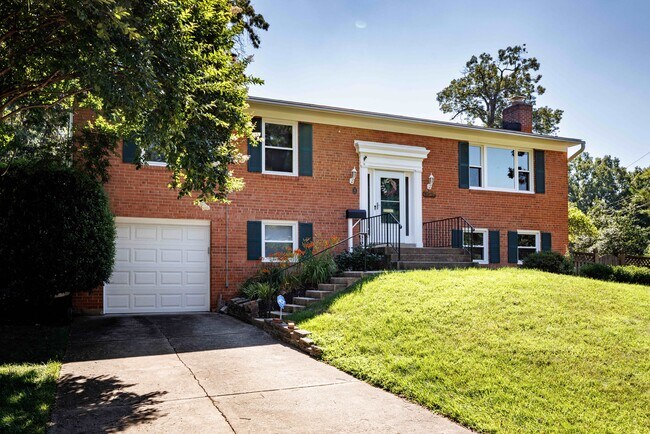 Front Exterior 1 - 3105 Battersea Ln