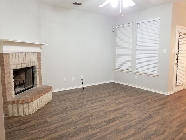 Building Photo - Spacious Rental Home!