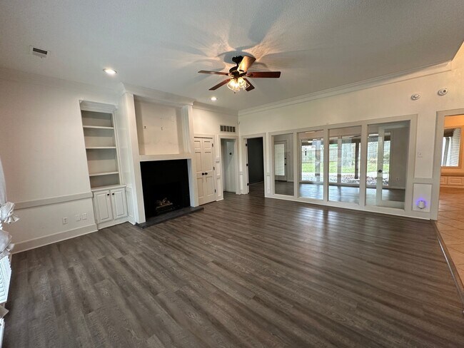 Foto del edificio - Charming 4 BR/ 2.5 BA in the heart of Coll...