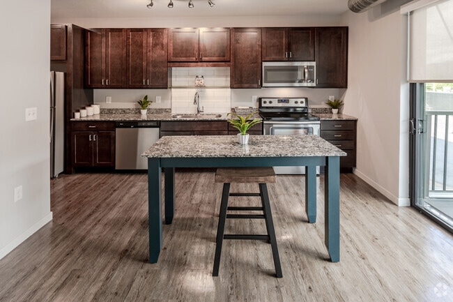 1BR, 1BA - Isle Royale - ENDI Plaza