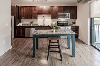 1BR, 1BA - Isle Royale - ENDI Plaza