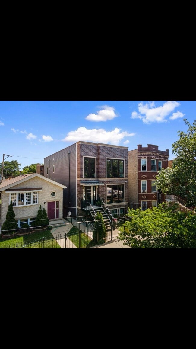 Building Photo - 4133 W Hirsch St