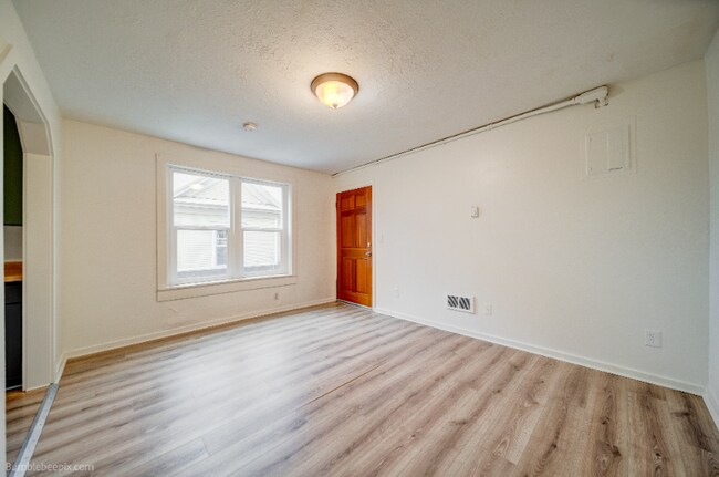 Foto del edificio - 802 Pine St