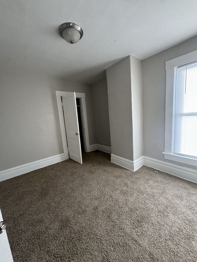 Foto del edificio - 235-237 Avondale Ave