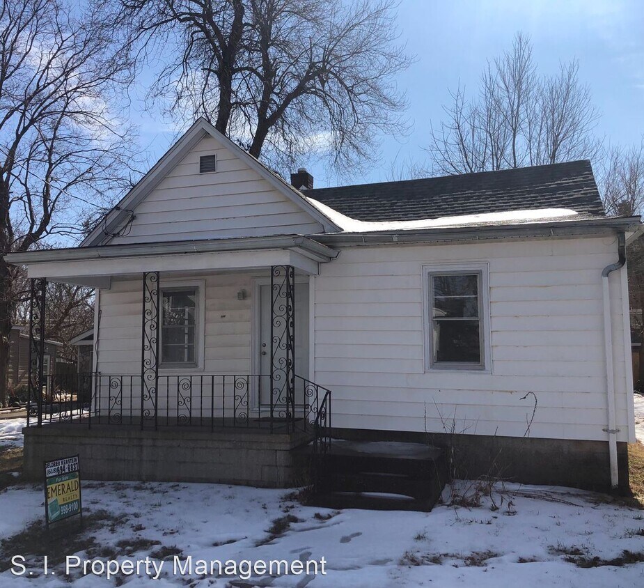 Primary Photo - 2 br, 1 bath House - 305 E. College