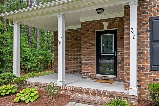 Foto del edificio - 768 Riverbirch Dr