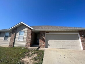 Building Photo - 4515 E Chipmunk Ln