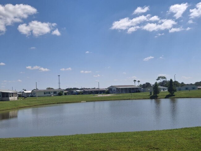 Foto del edificio - 34832 Robins Song Rd