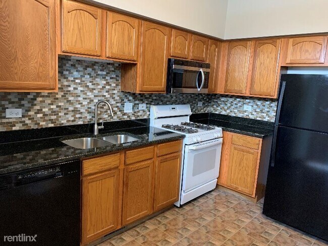 Building Photo - 3 br, 2 bath Townhome - 2110 Rebecca Circle