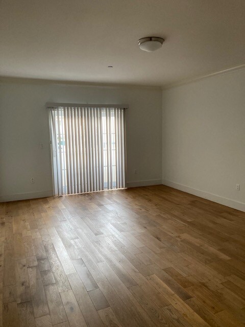 living room - 11848 Kiowa Ave