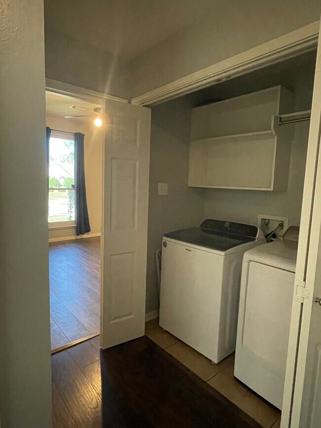 Foto del edificio - 3023 Quill Meadow Dr