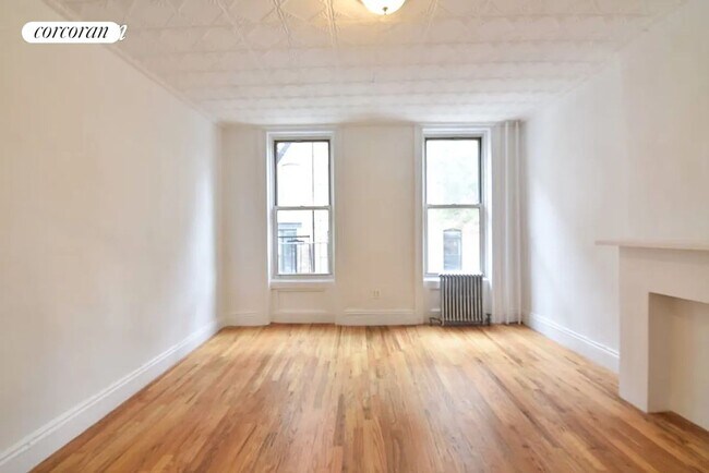 Building Photo - 16 Tiffany Pl