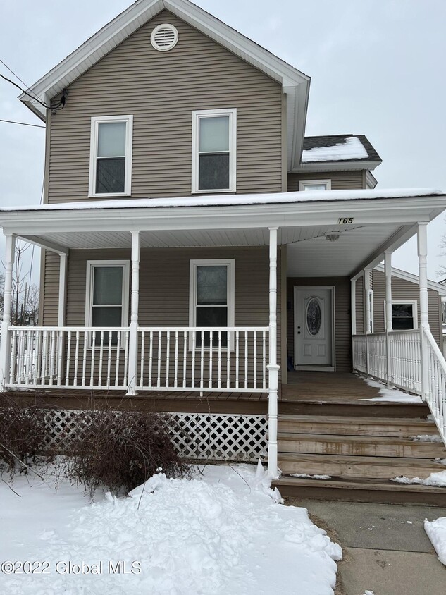 Primary Photo - 165 Main St