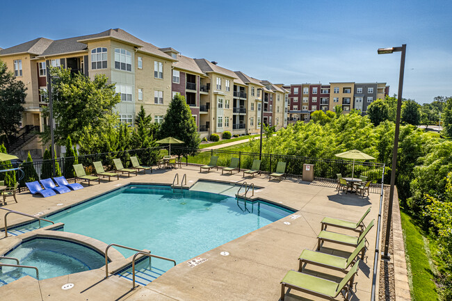 Piscina y jacuzzi - Tribeca Village