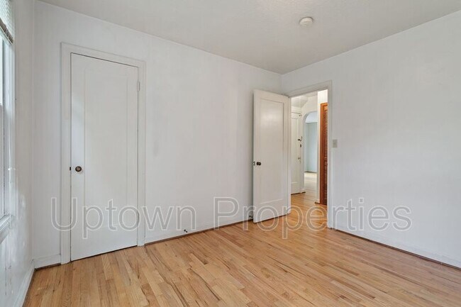 Building Photo - 3941 SE Brooklyn St