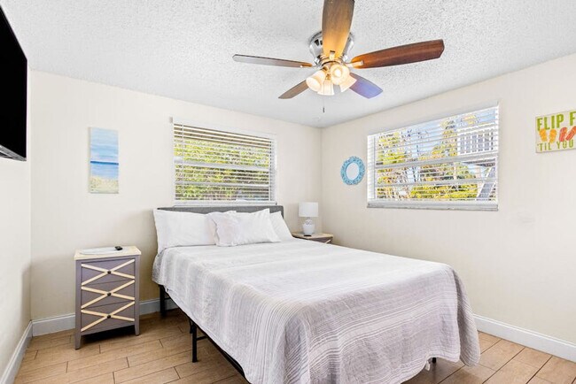 Foto del edificio - 208 Peacock Ln