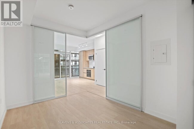 Photo du bâtiment - 127 Broadway Ave