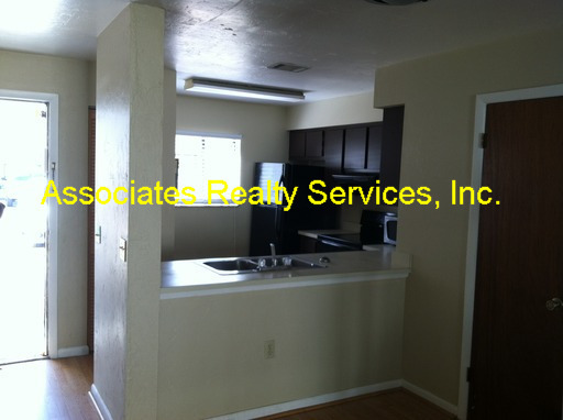 Building Photo - Spacious 2B/1.5B townhouse in Mill Run!  A...