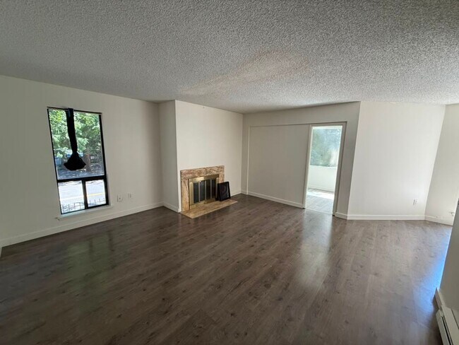 Foto del edificio - 3 Bed 2 Bath Condo & Pool Access!