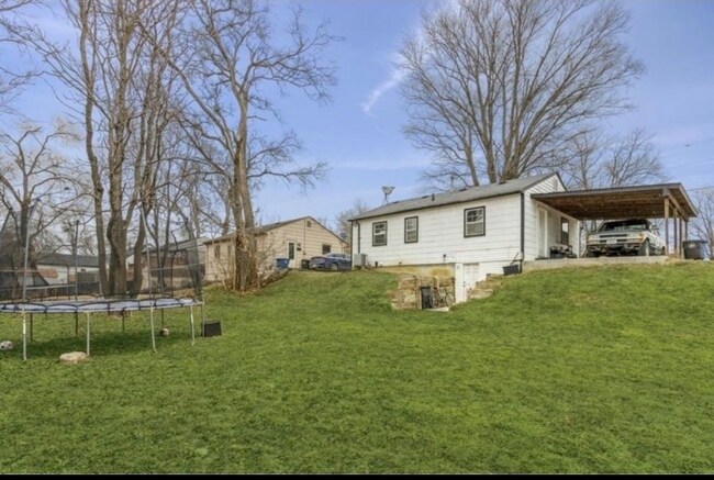 Building Photo - 7112 SW 15th St