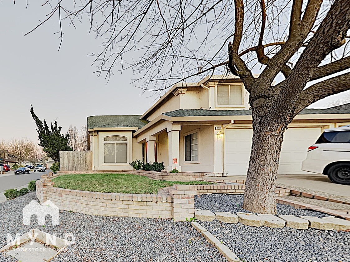 Foto principal - 9413 Redwater Dr