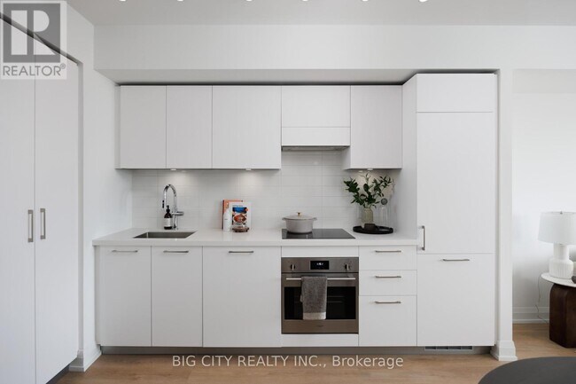 Building Photo - 36-936 Brentcliffe Rd