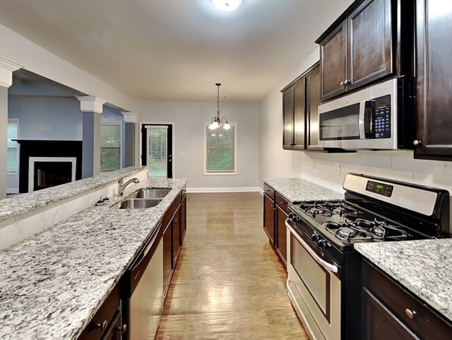 Building Photo - $500 OFF!!Lovely 5 Bedroom Home located in...