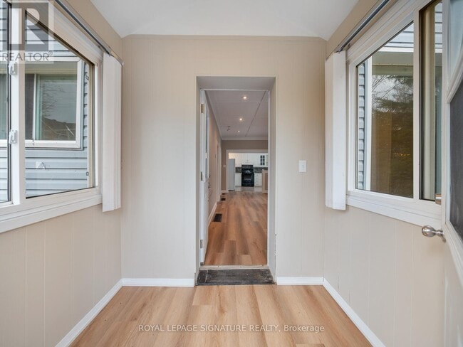 Building Photo - 79 Poyntz St