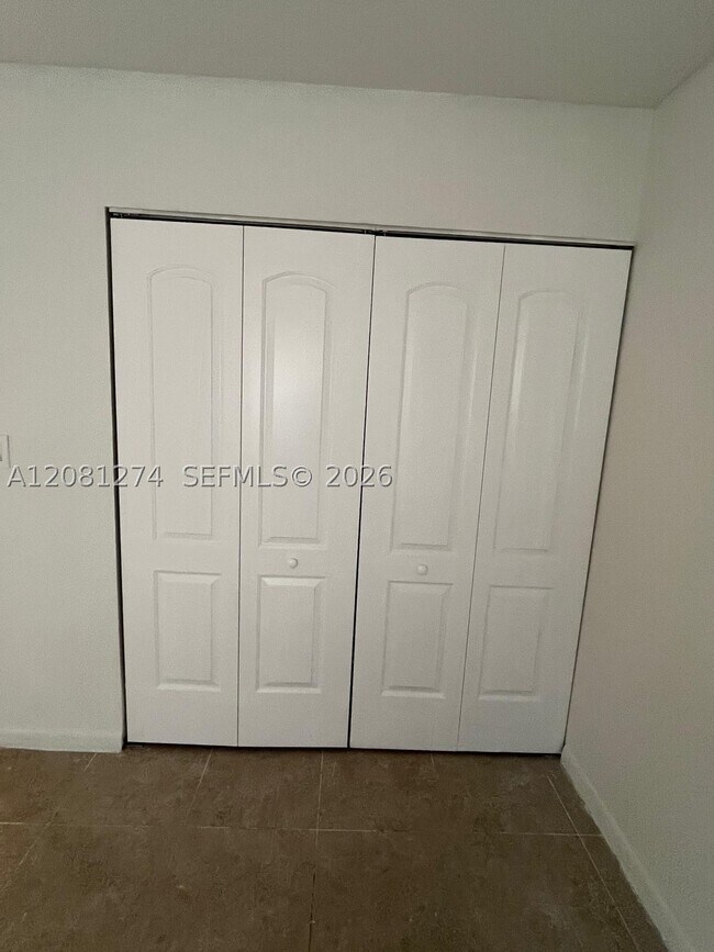 Foto del edificio - 4178 Lakeside Dr