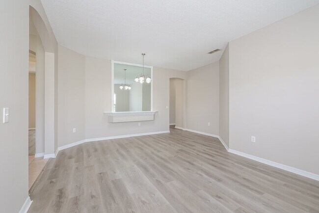 Foto del edificio - 556 Pinehurst Cove