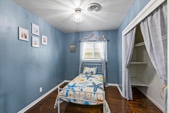 Building Photo - 728 7th St