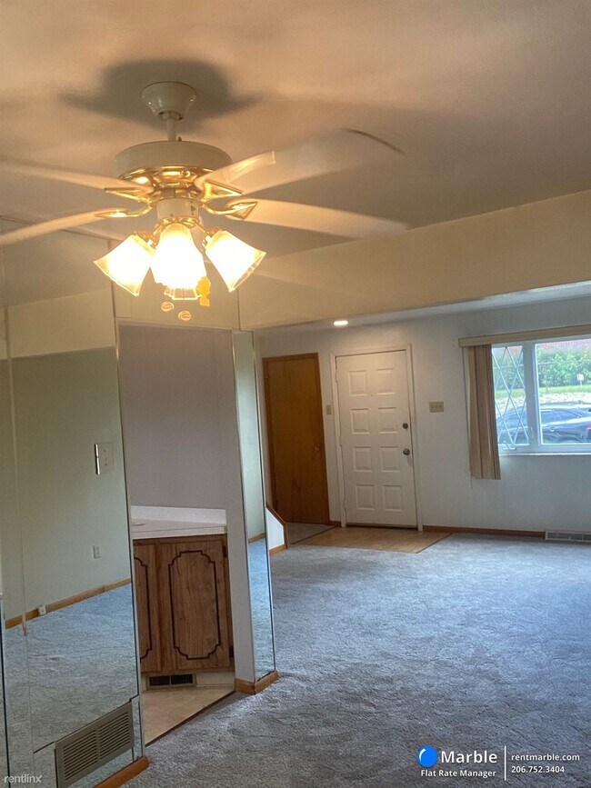 Building Photo - 2 br, 1 bath Townhome - 1913 New York Ave