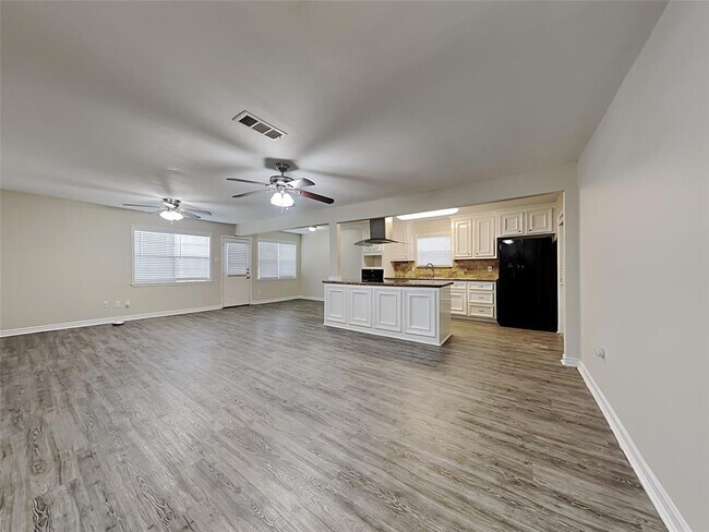Building Photo - 13811 Bearwood Rd