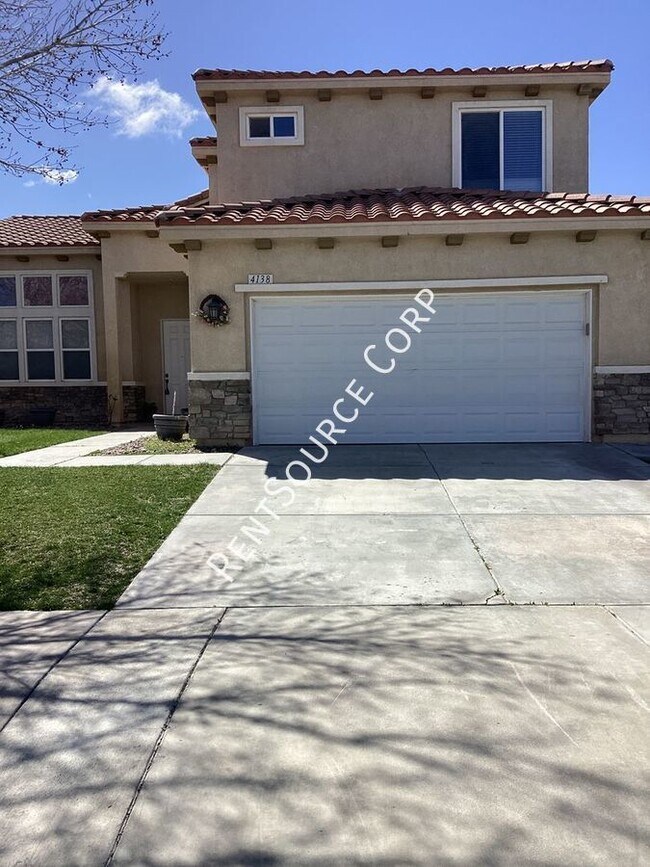 Foto del edificio - 5 bedroom 3 bathroom home located in West ...