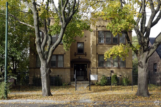 Building Photo - 1440 N Leamington Ave