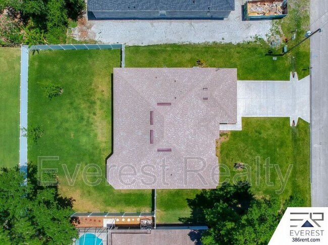 Building Photo - 30 Wellford Ln