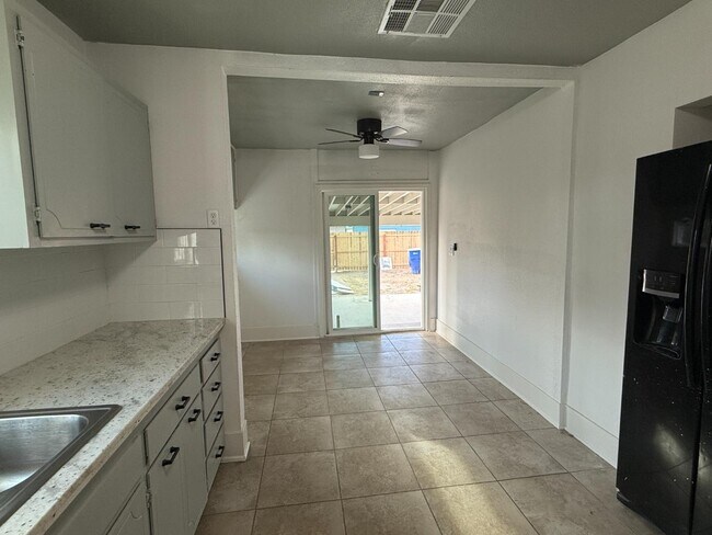 Foto del edificio - 403 N Echo Ave