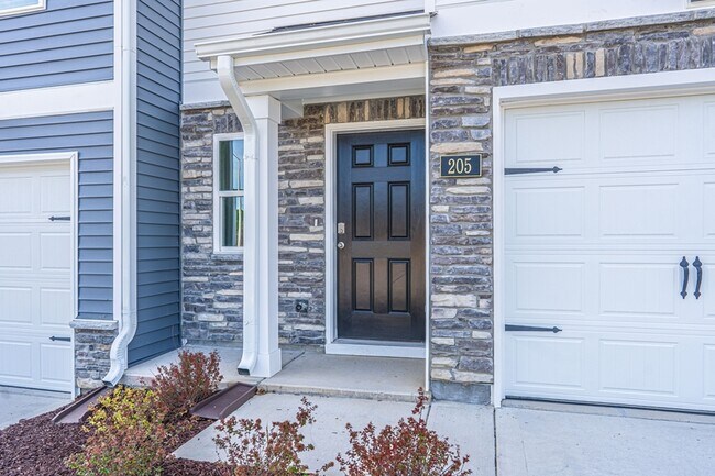 Foto del edificio - 205 Maddox Drive - 1