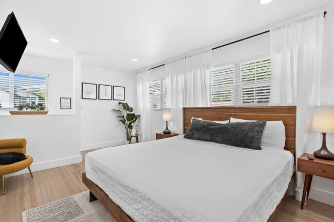 Building Photo - 615 SE 11th Ave