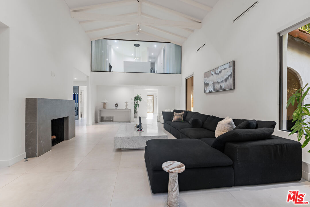 Foto principal - 201 S Bedford Dr