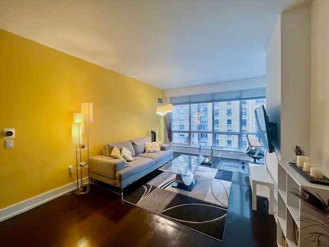 Building Photo - 350 W 42nd St