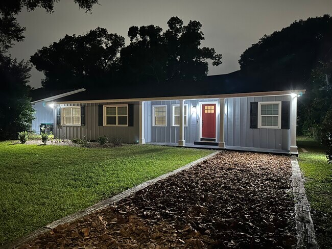 Foto del edificio - 2606 Lake Wade Ct