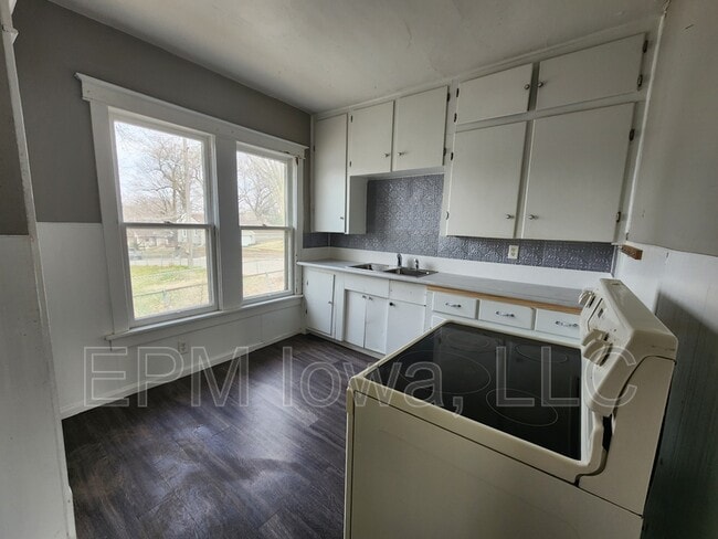 Building Photo - 113 Maplewood St