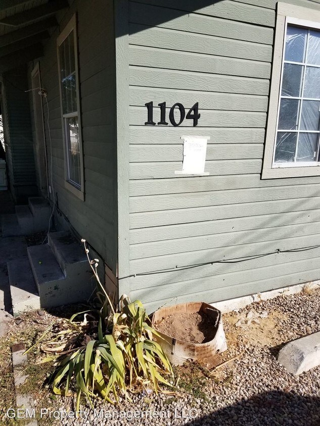 Primary Photo - 1104 W Willow Ave