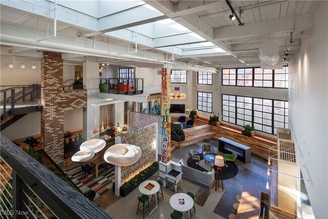 Foto del edificio - 2048 Fulton Rd