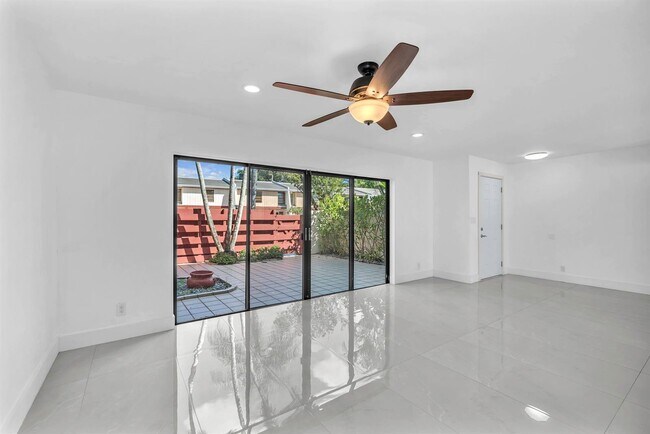 Building Photo - 3896 Meadow Ln